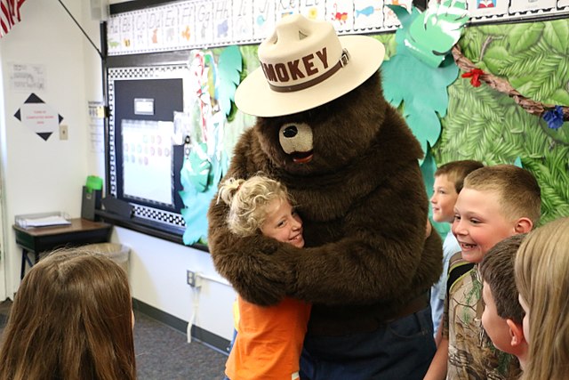 640px-Smokey_Bear_Fire_Prevention_School_Visit_(17159352622)